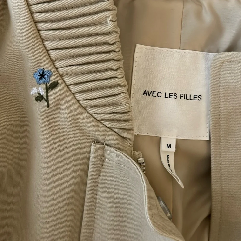 NWT Avec Les Filles Beige Bomber Jacket Floral Embroidery - Picture 3 of 4